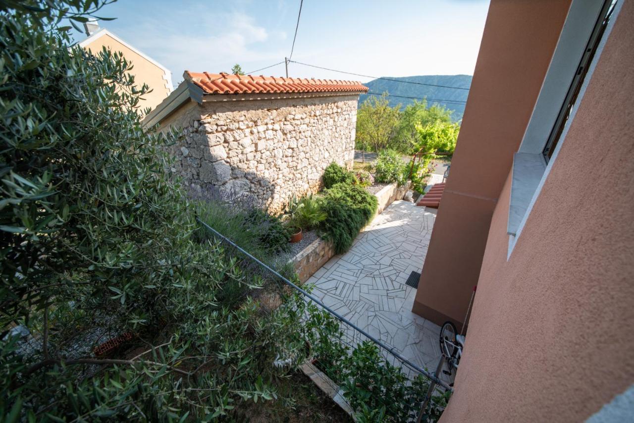 Apartman Sous Les Rochers Grižane Dış mekan fotoğraf
